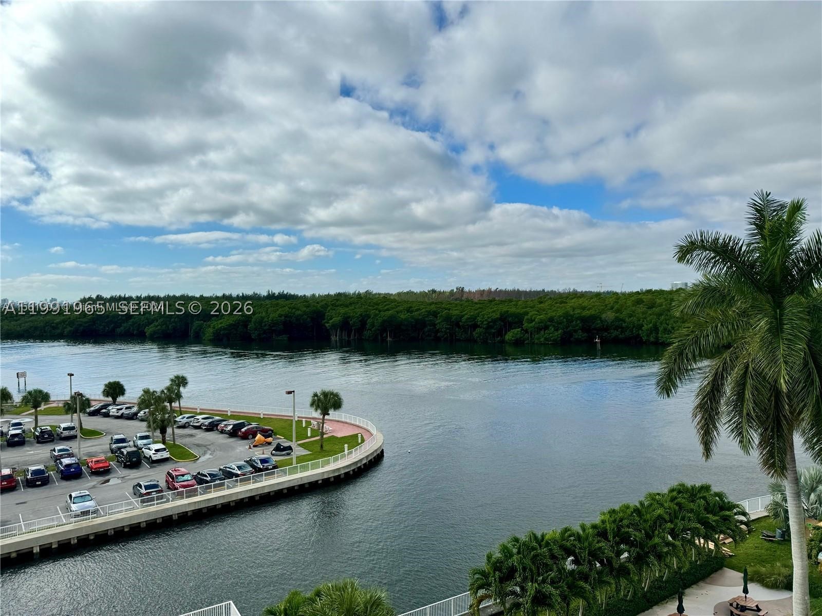 400 Kings Point Dr 609 — photo