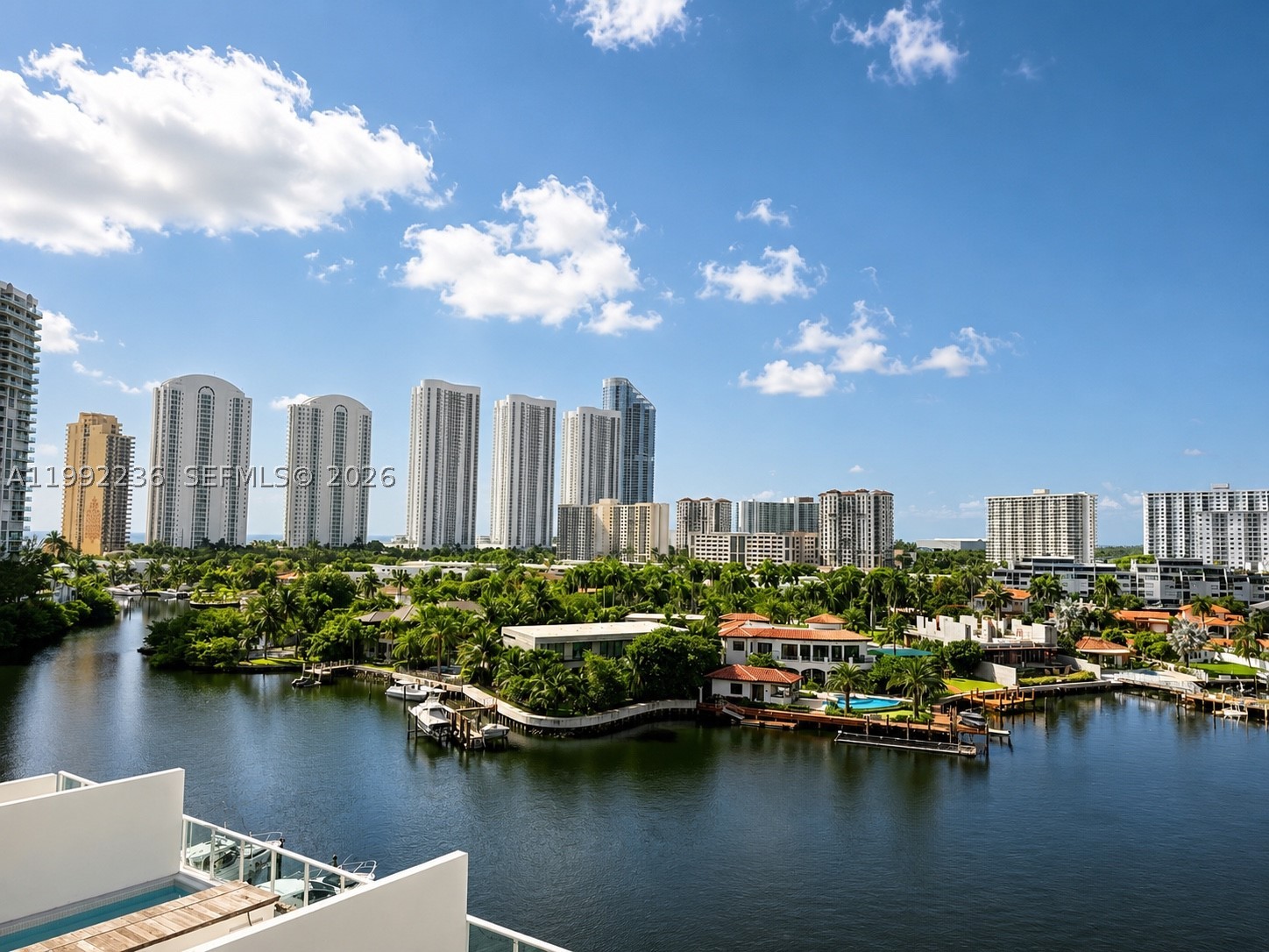 400 Sunny Isles Blvd 819 — photo