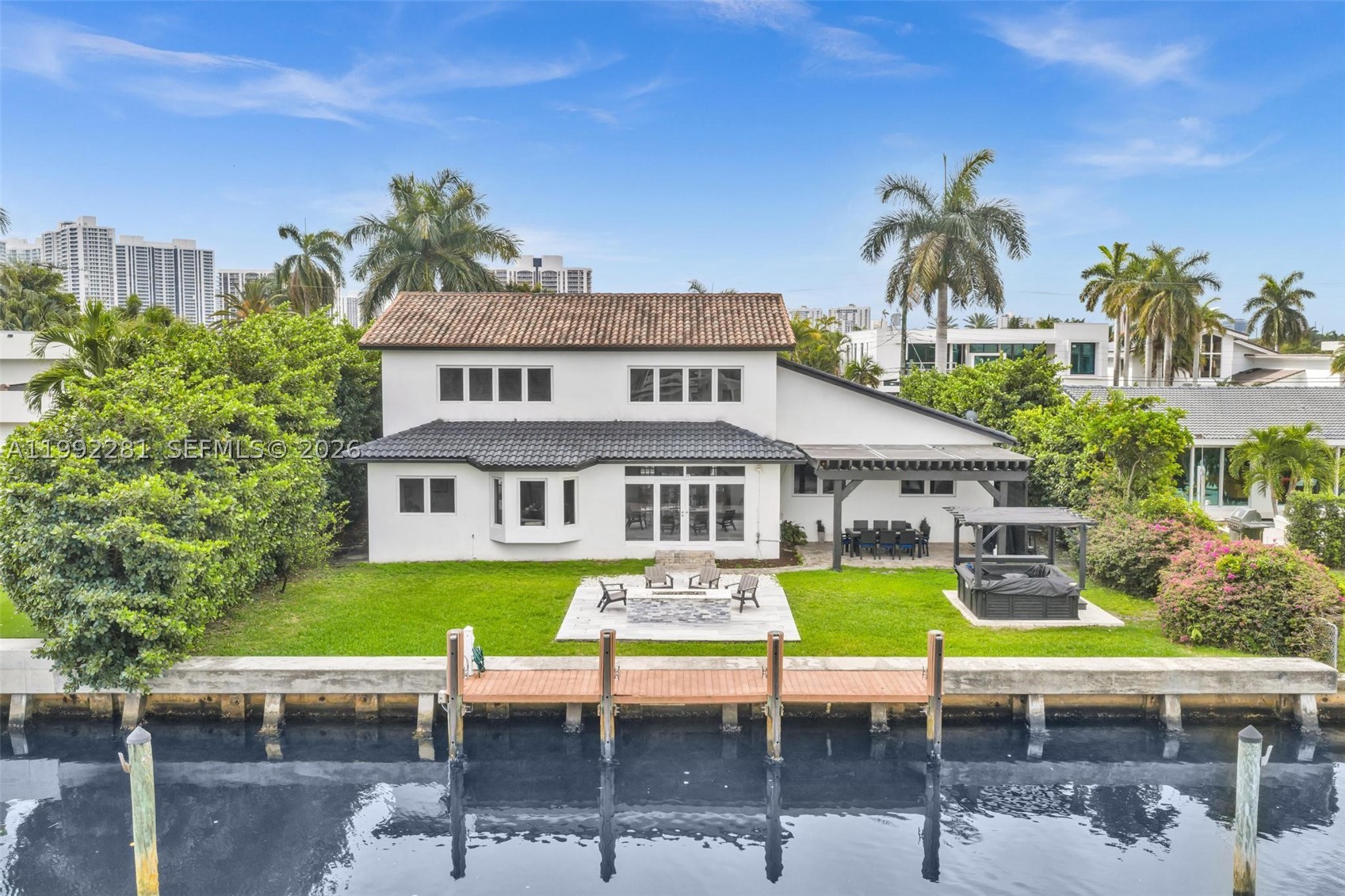 472 Sunset Dr — photo