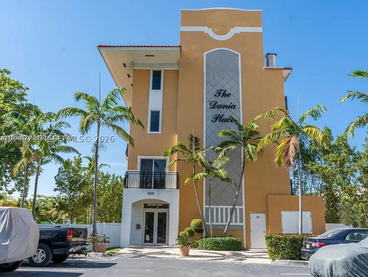 555 E Dania Beach Blvd 5 — photo