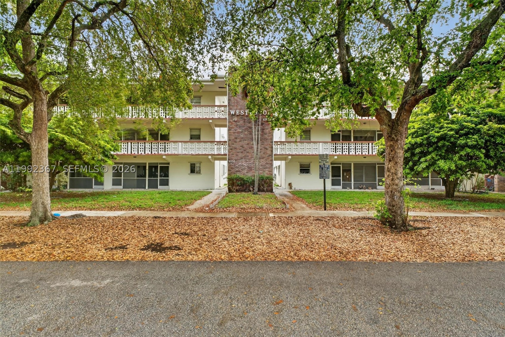 412 S Luna Ct 11 — photo