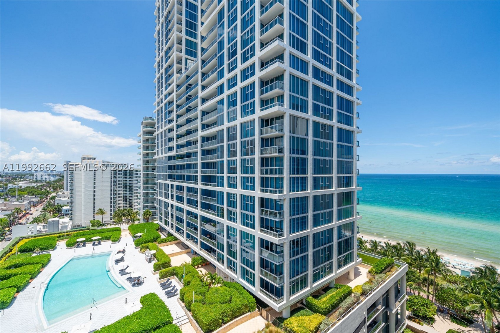 6801 Collins Ave 1414 — photo