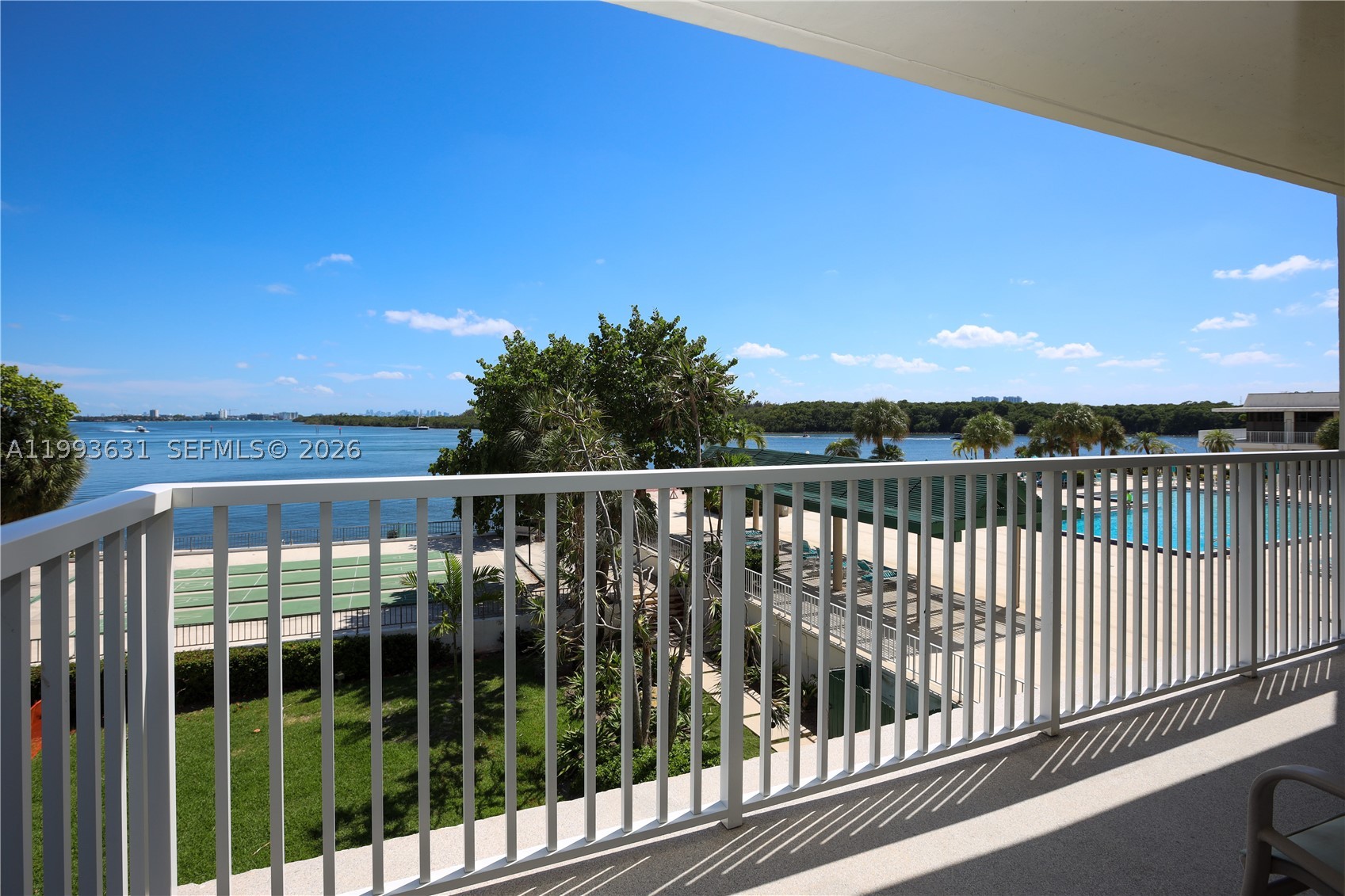 300 Bayview Dr 216 — photo