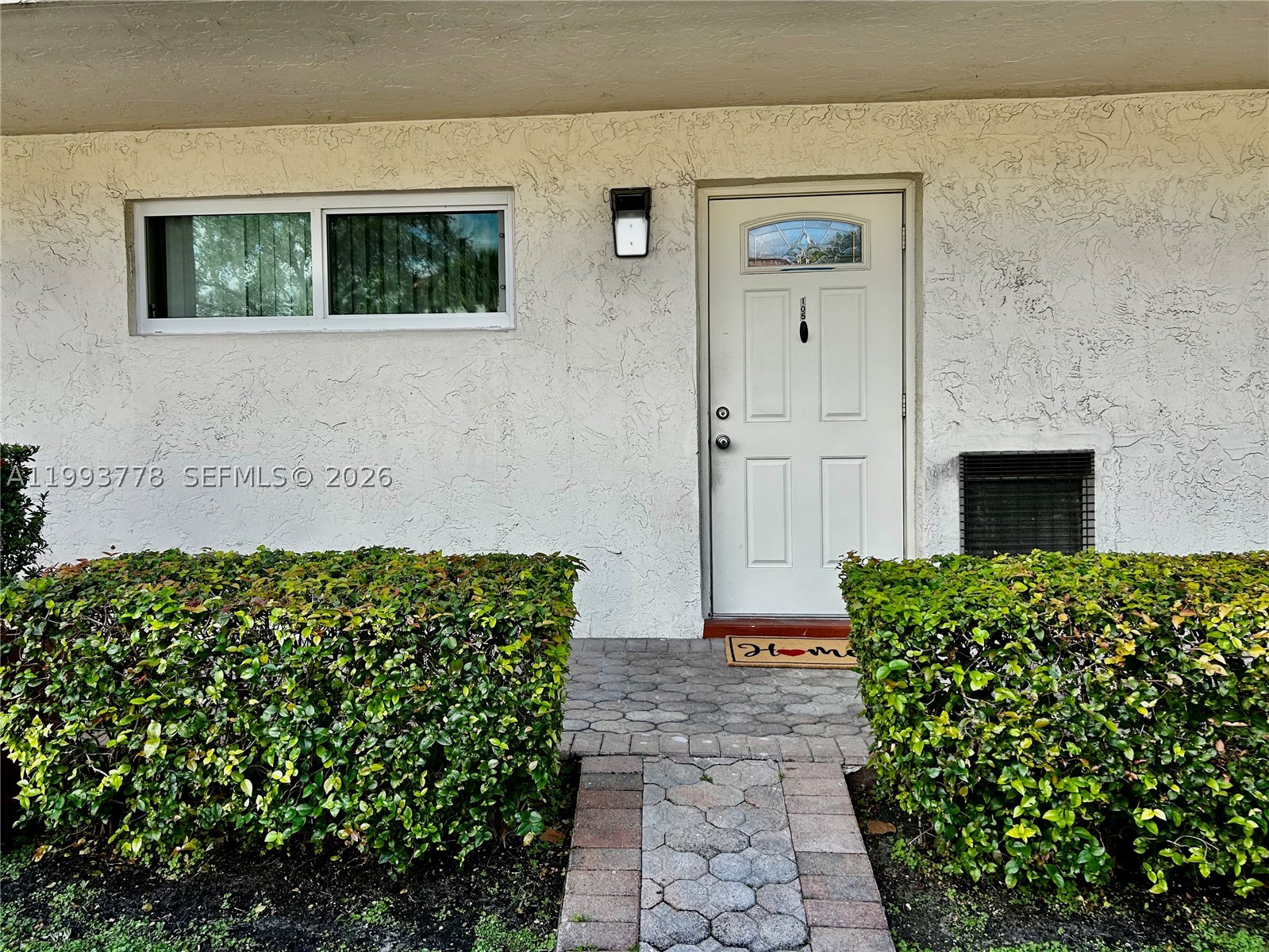 411 S Hollybrook Dr 105 — photo