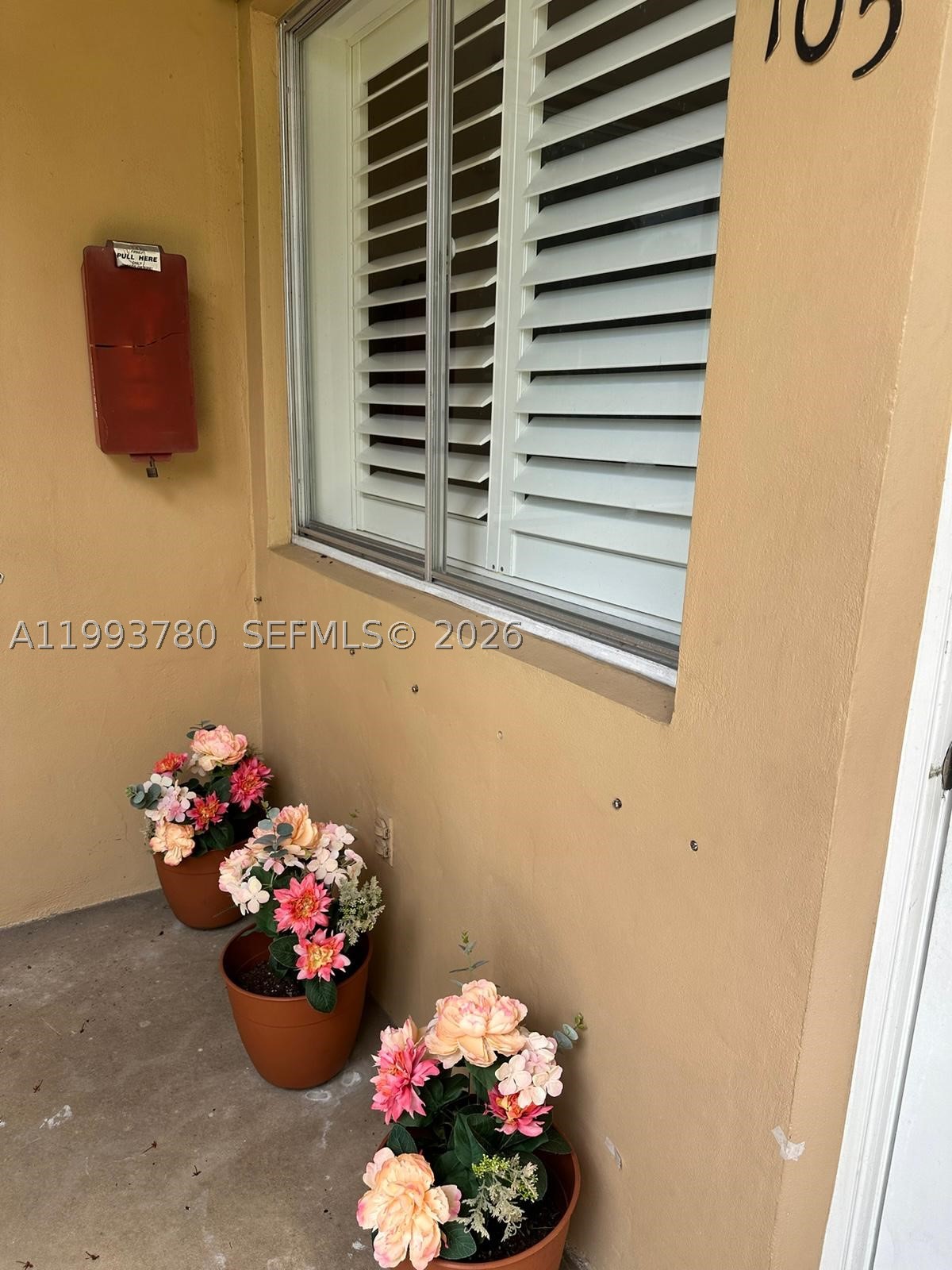 411 S Crescent Dr 105 — photo