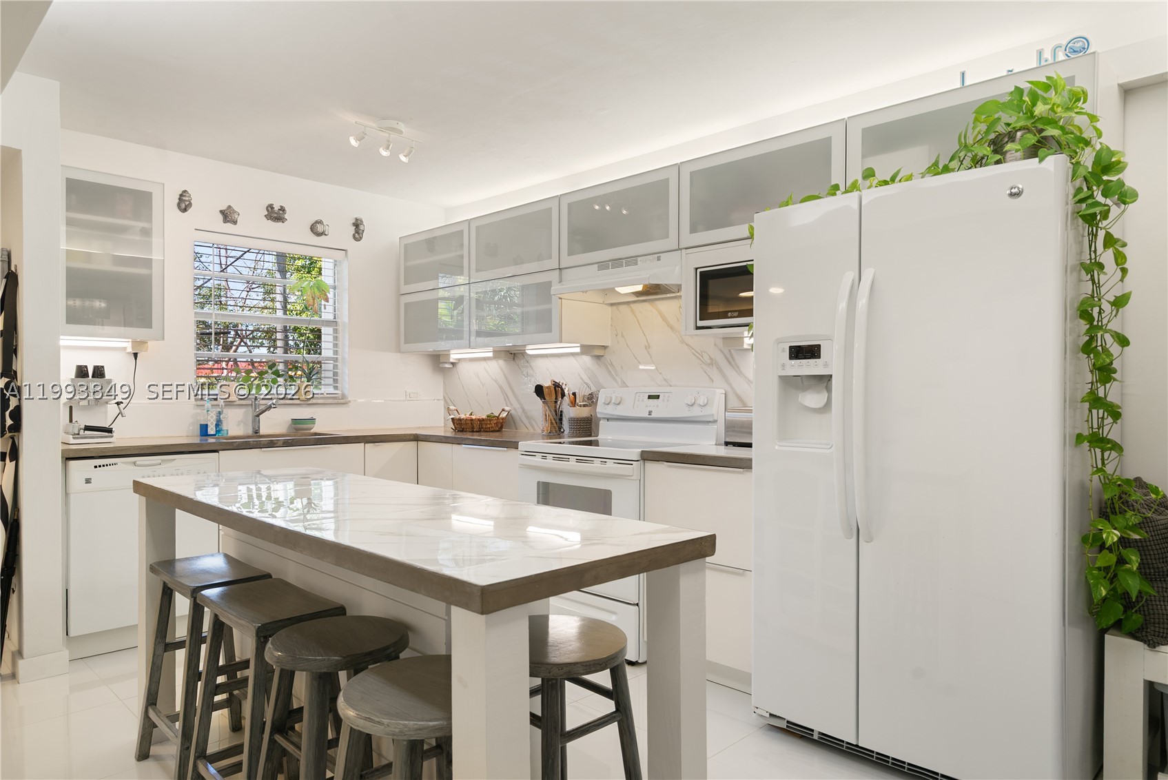 300 Ocean Dr 26 — photo