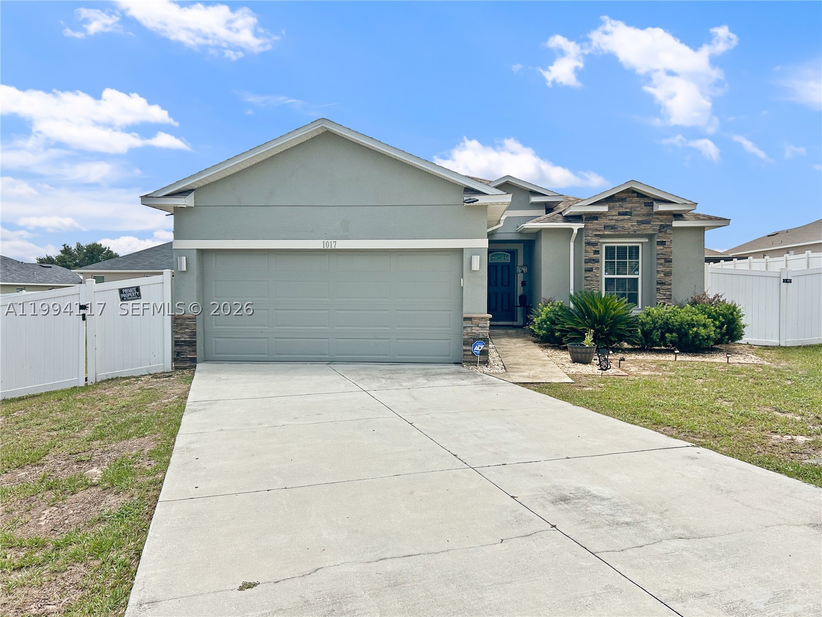 1017 Fraser Place — photo