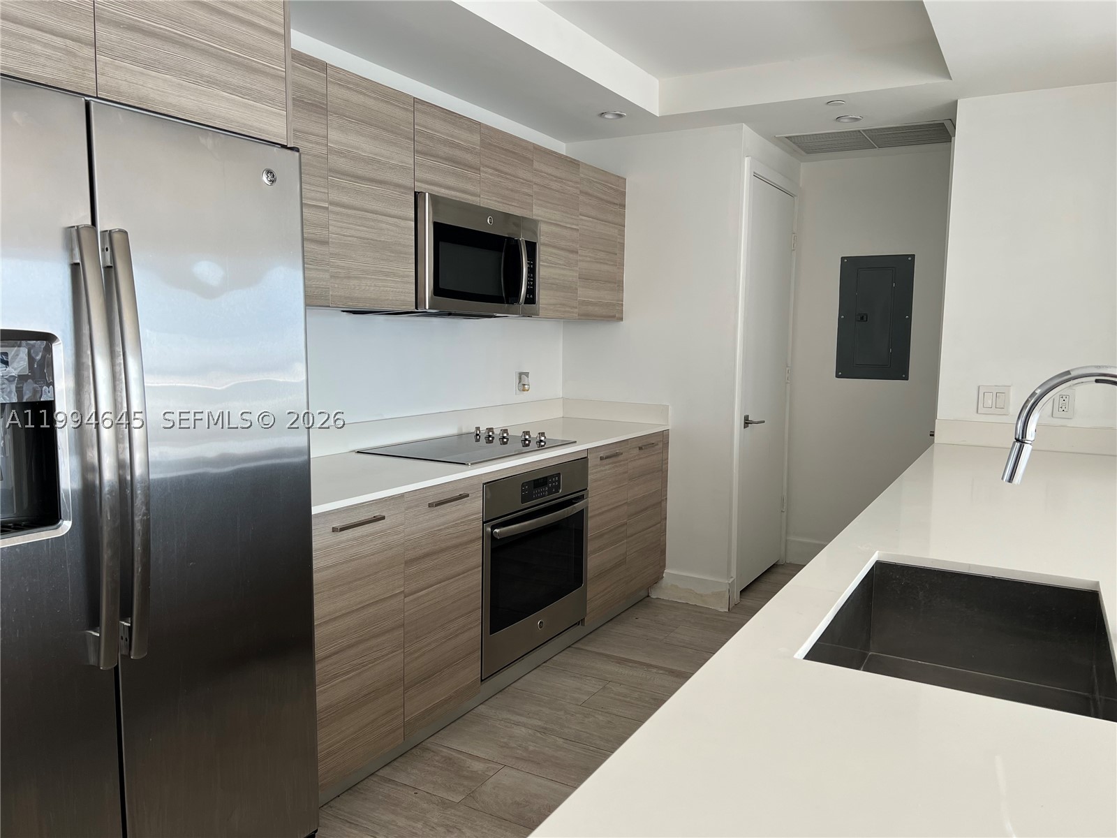 121 NE 34th St 1207 — photo
