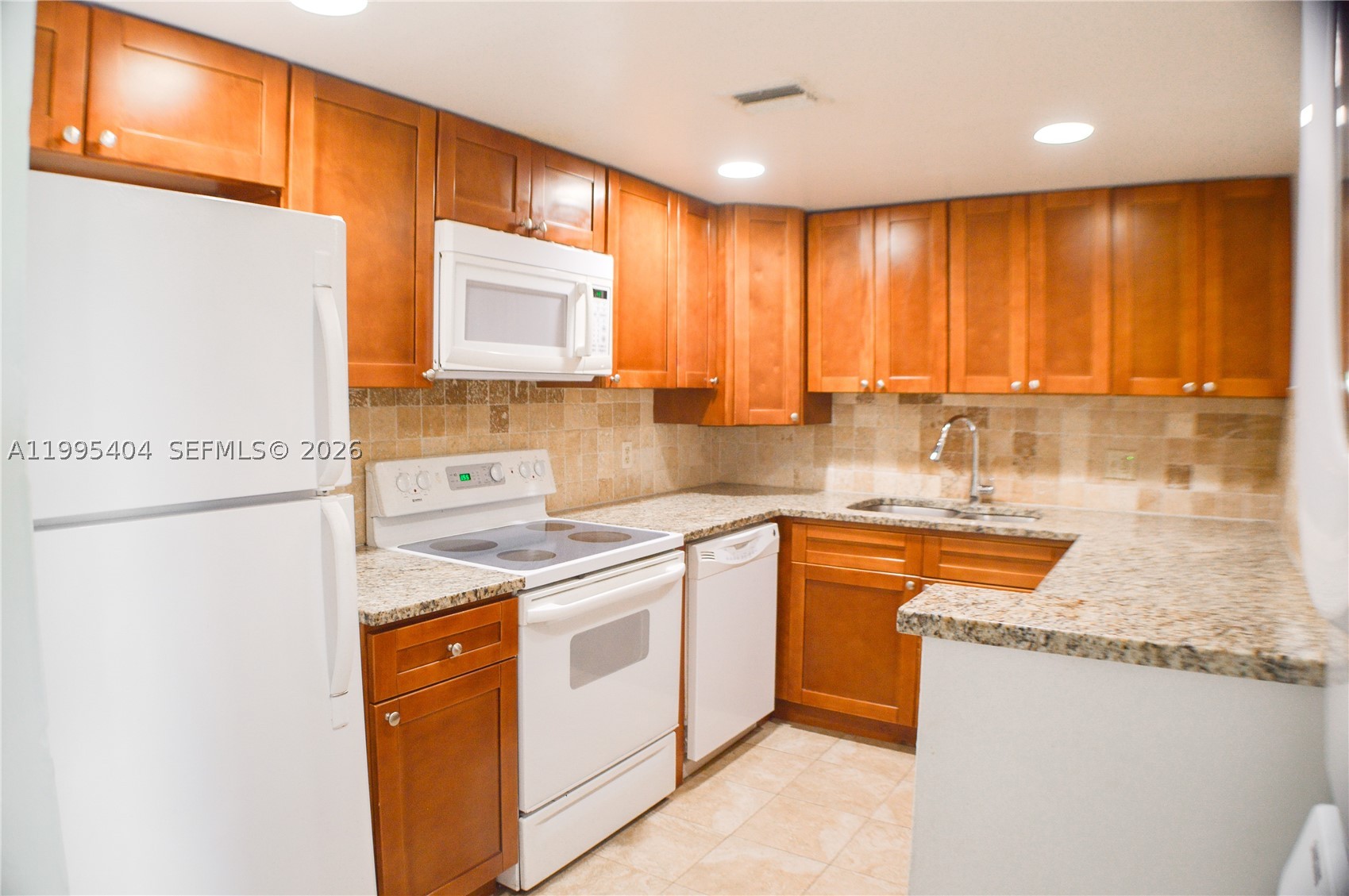 733 SE 1st Way 206 — photo