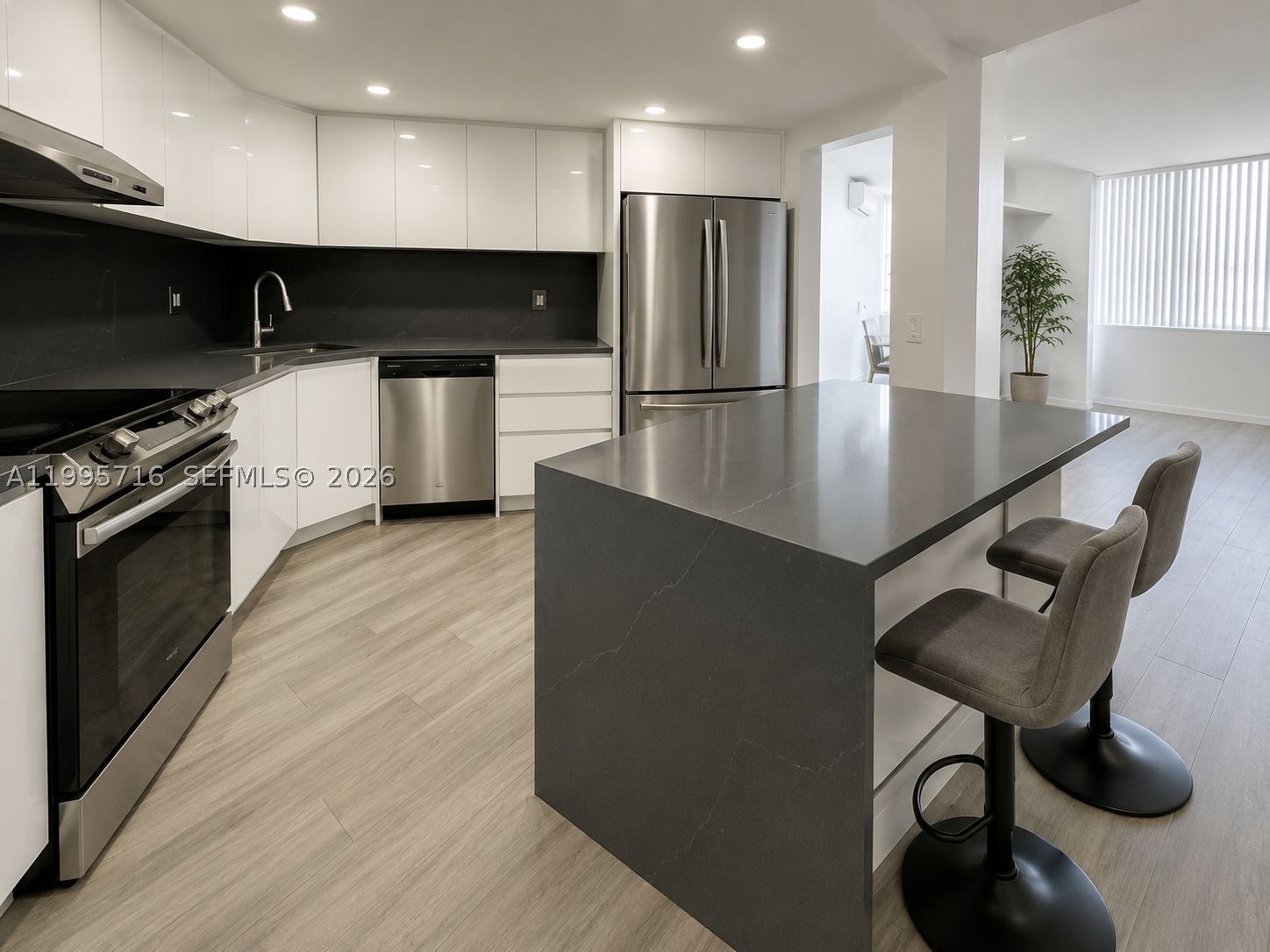 2750 NE 183rd St 2407 — photo