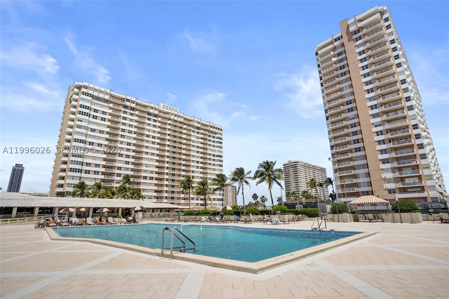 1985 S Ocean Dr 12a — photo