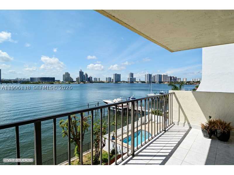 17878 N Bay Rd 307 — photo