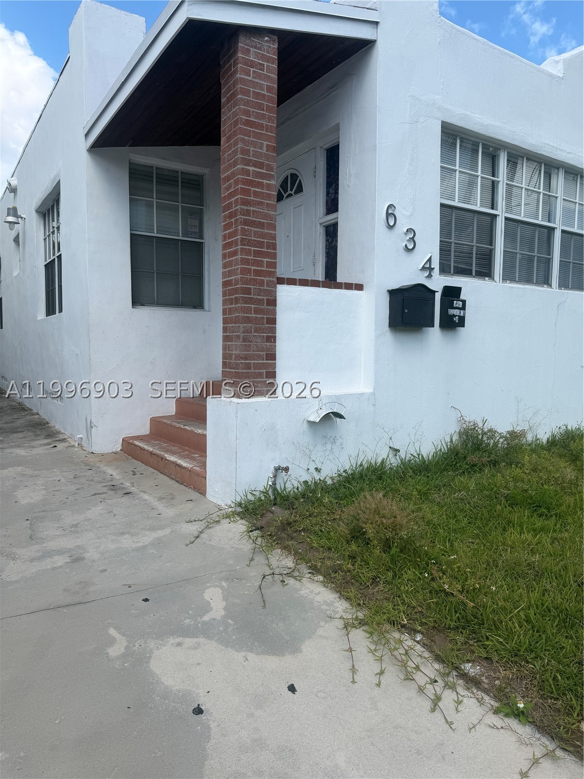 634 SW 10th Ave — photo
