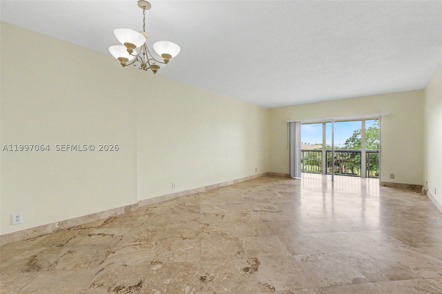 4200 Hillcrest Dr 408 — photo