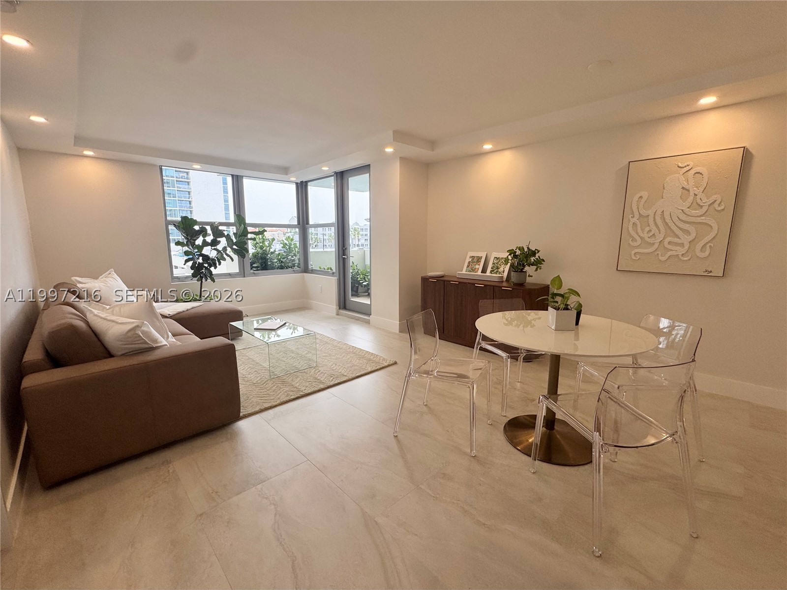 2899 Collins Ave 424 — photo