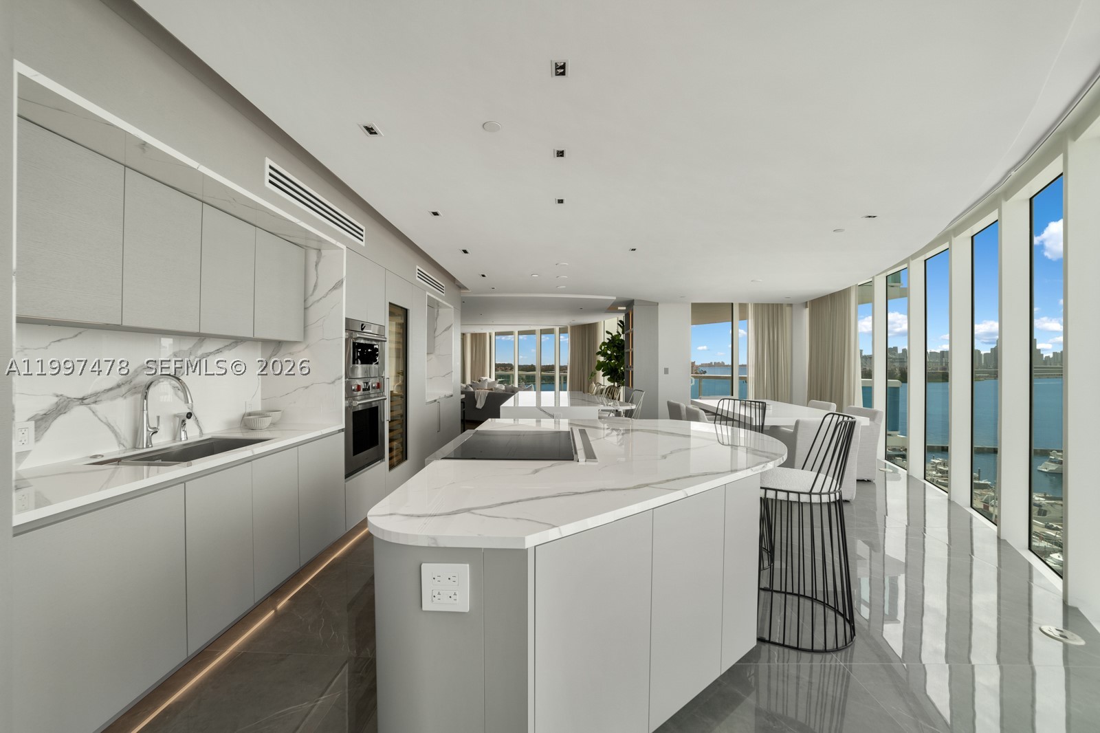 1000 S Pointe Dr 901 — photo