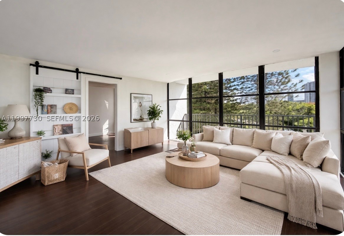 1000 Parkview Dr 531 — photo