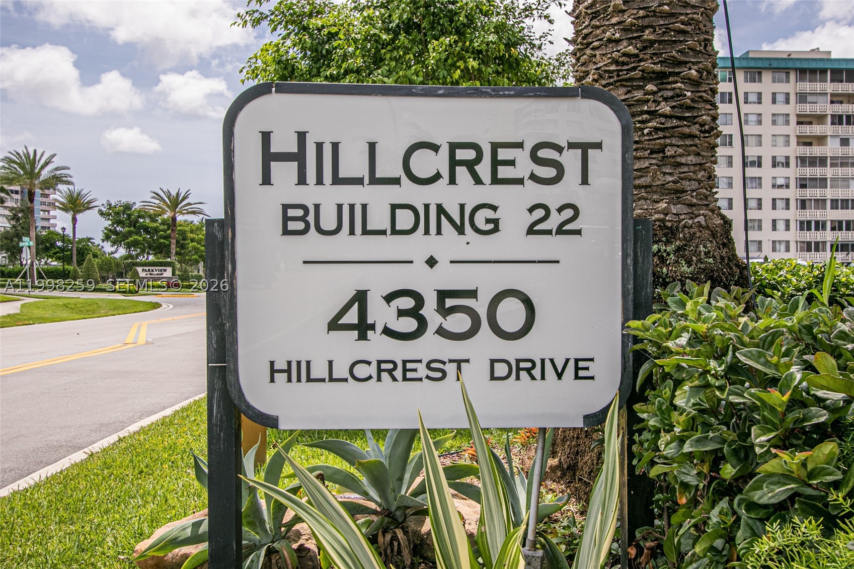 4350 Hillcrest Dr 303 — photo