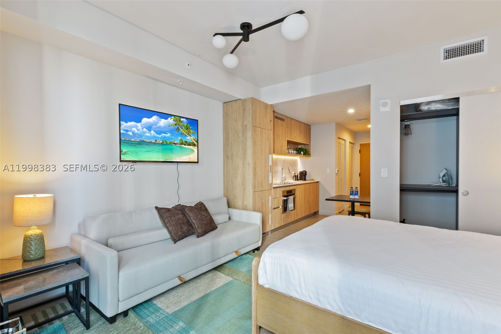 11 NE 6 2108 — photo