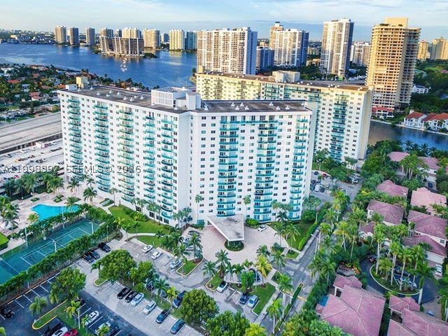 19390 Collins Ave 1623 — photo