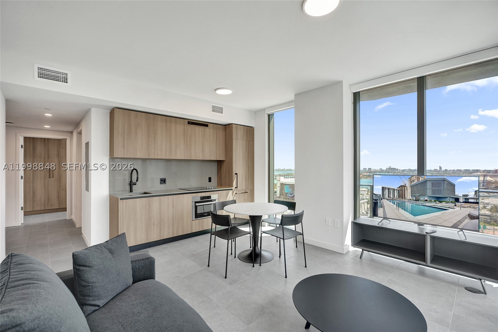 121 NE 5th St 2101 — photo