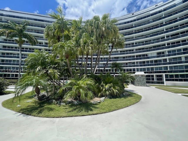 900 Bay Dr 311 — photo