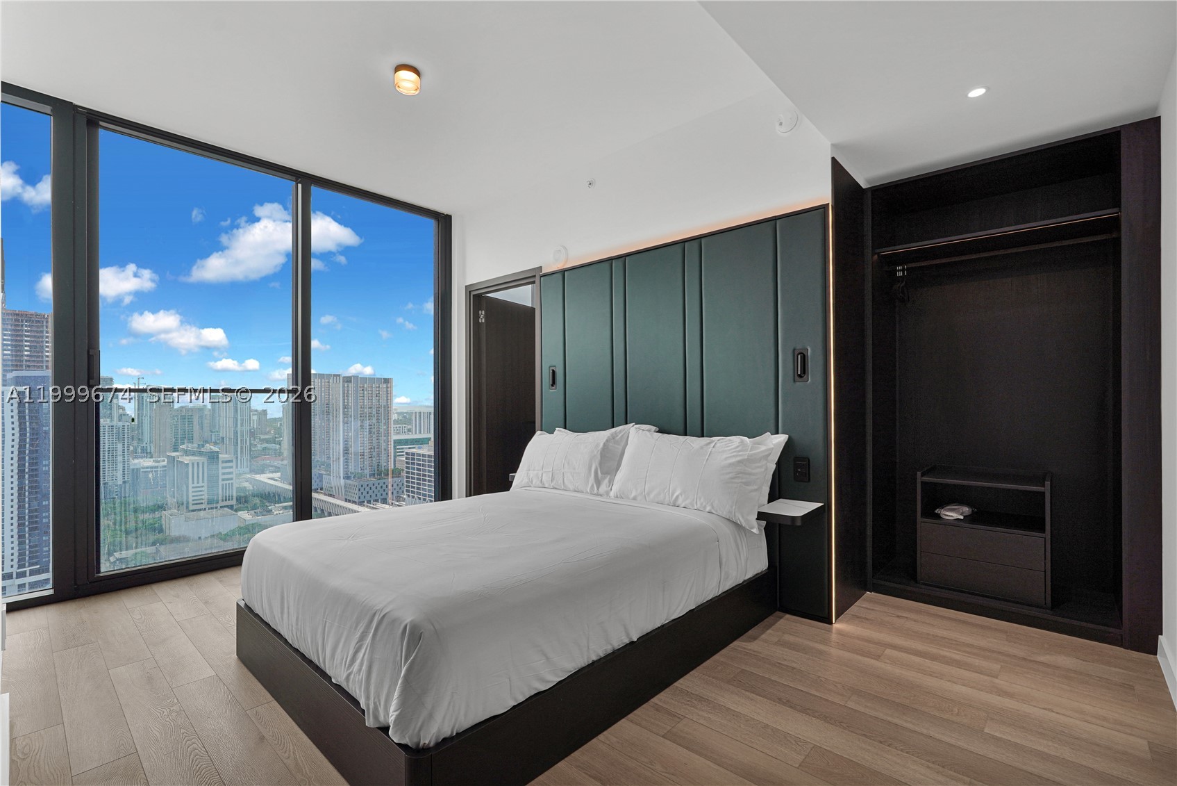 20 NE 11th St 3110 — photo