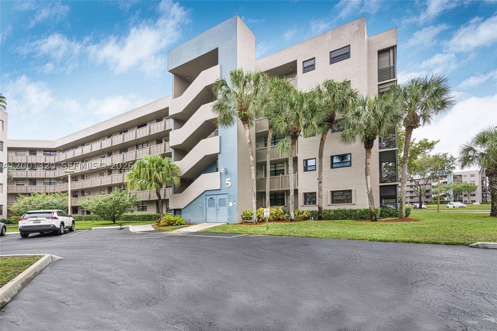 1001 Colony Point Cir 503 — photo