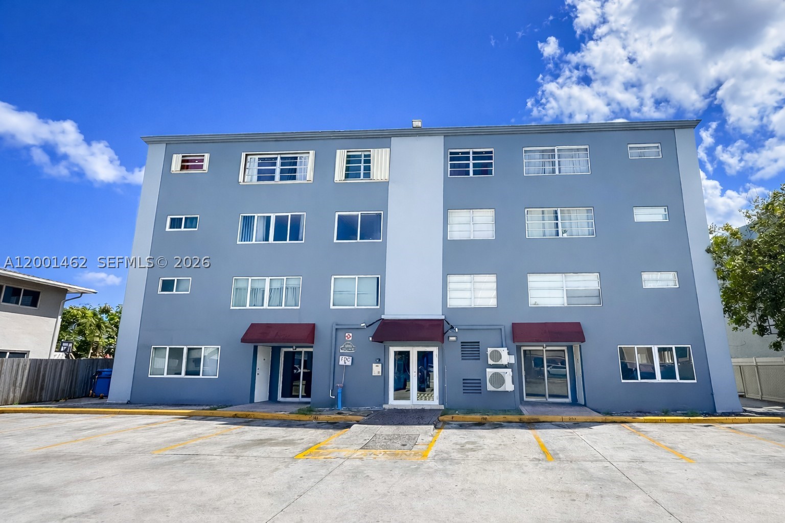 1060 Crystal Lake Dr 401 — photo