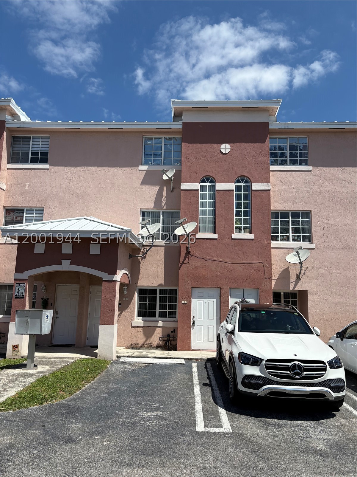 12035 SW 14th St 105 — photo