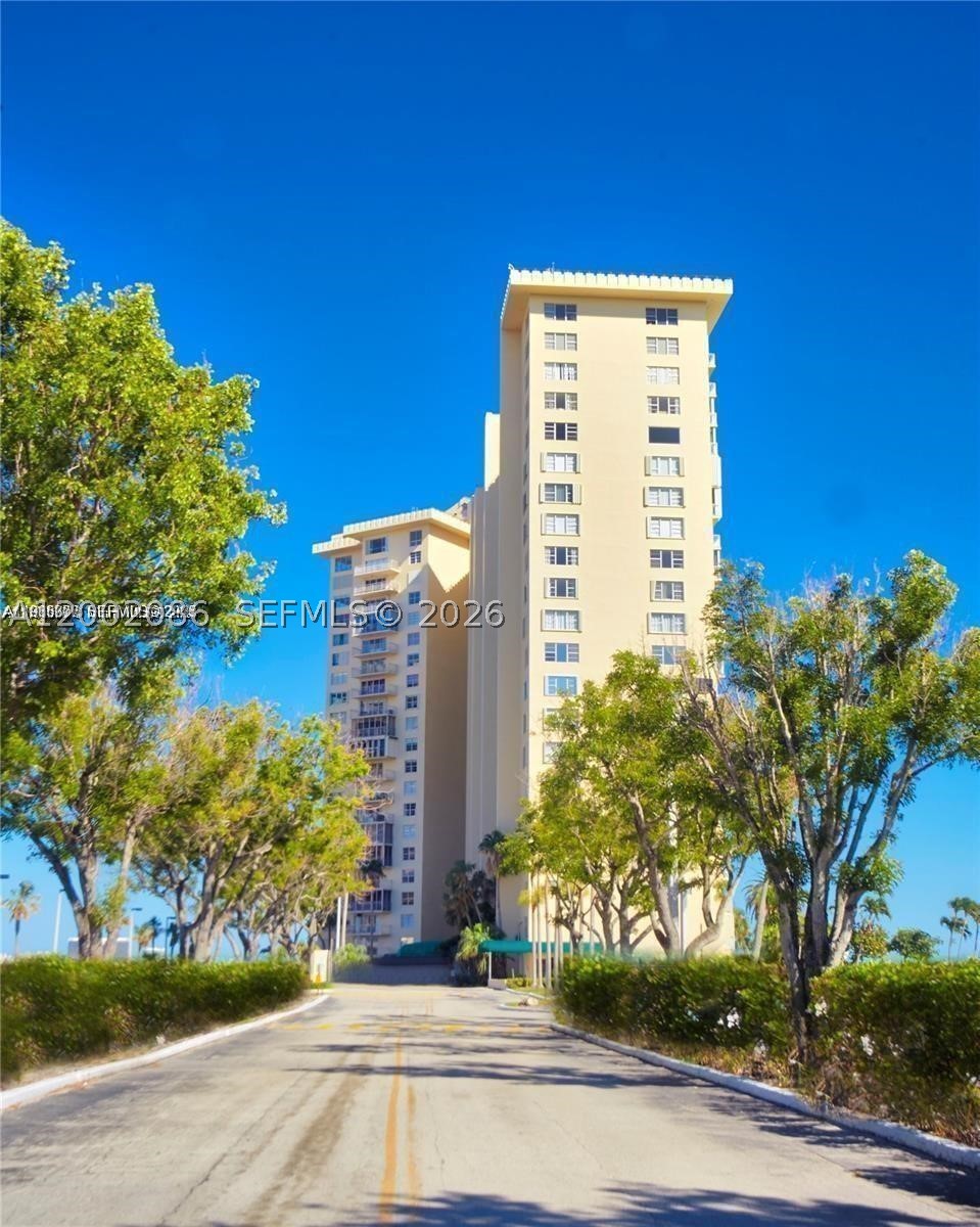 11111 Biscayne Blvd 18E — photo