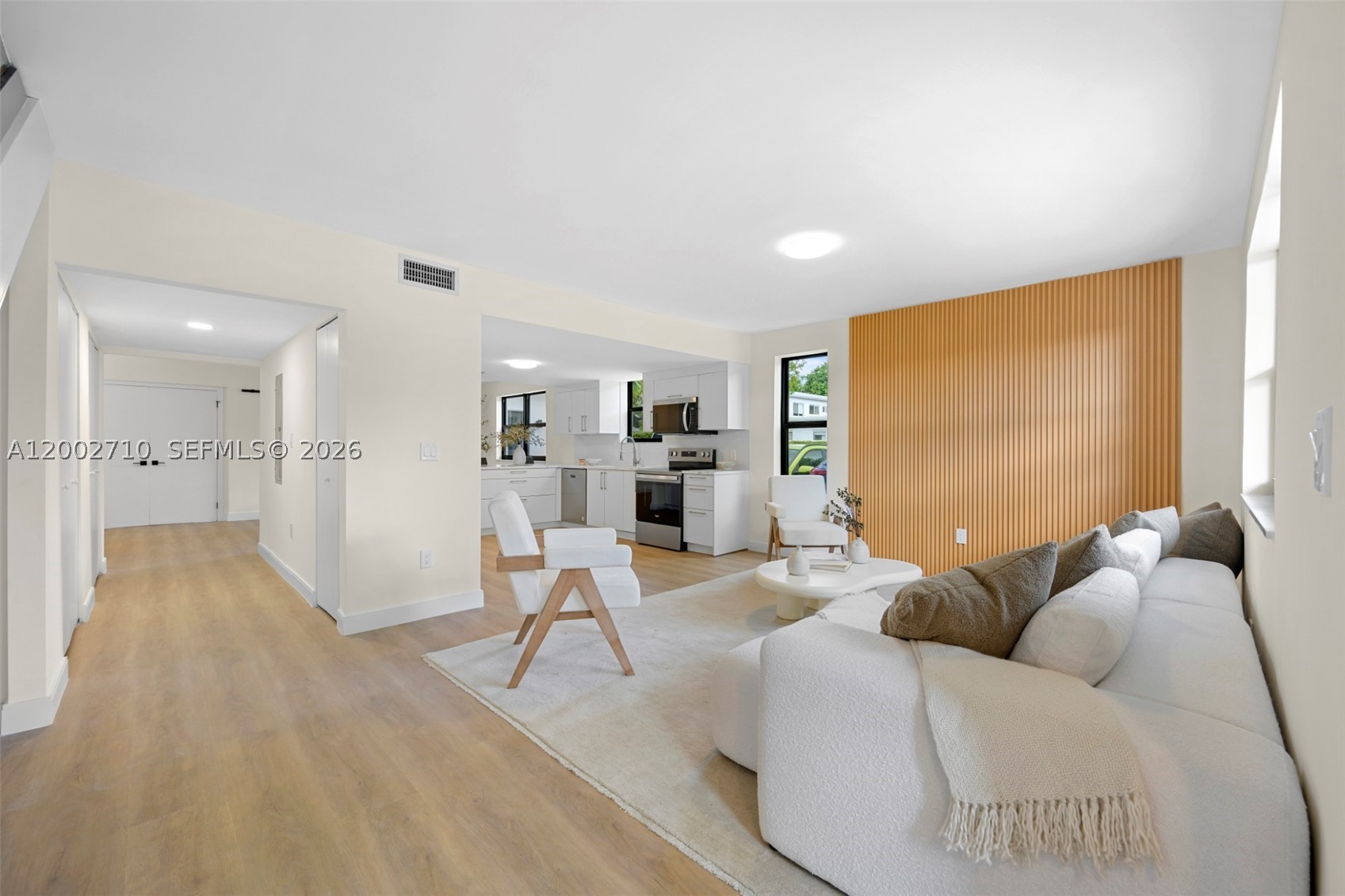 7996 Crespi Blvd — photo