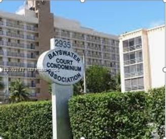 2935 NE 163rd St 4Q — photo