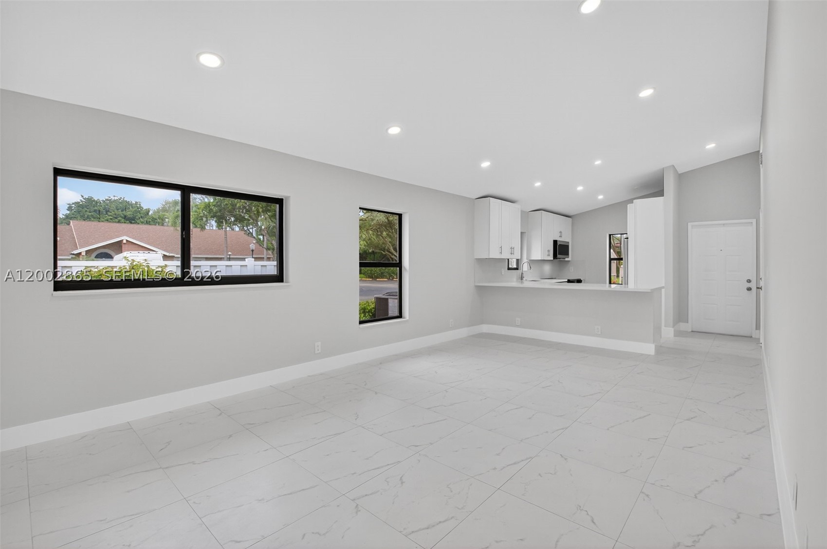 8067 Summerbreeze Ln — photo