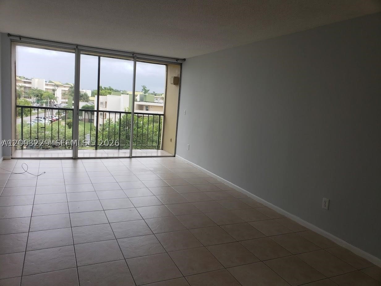 8840 Fontainebleau Blvd 402 — photo