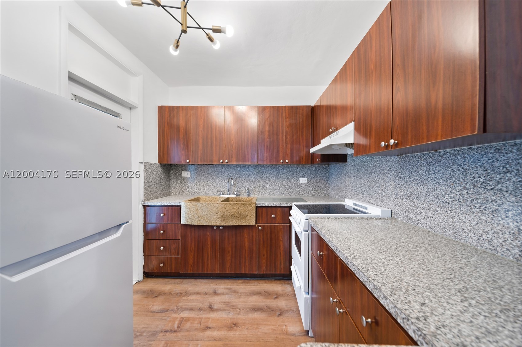 1150 Euclid Ave 110 — photo