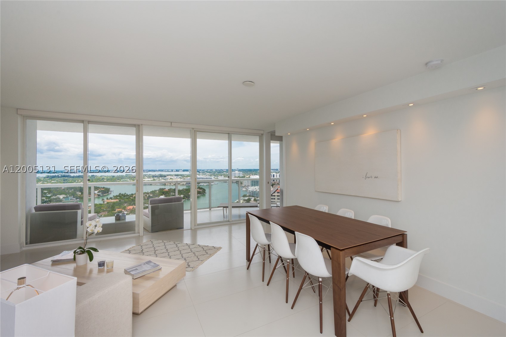 6301 Collins Ave Unit 3006 — photo