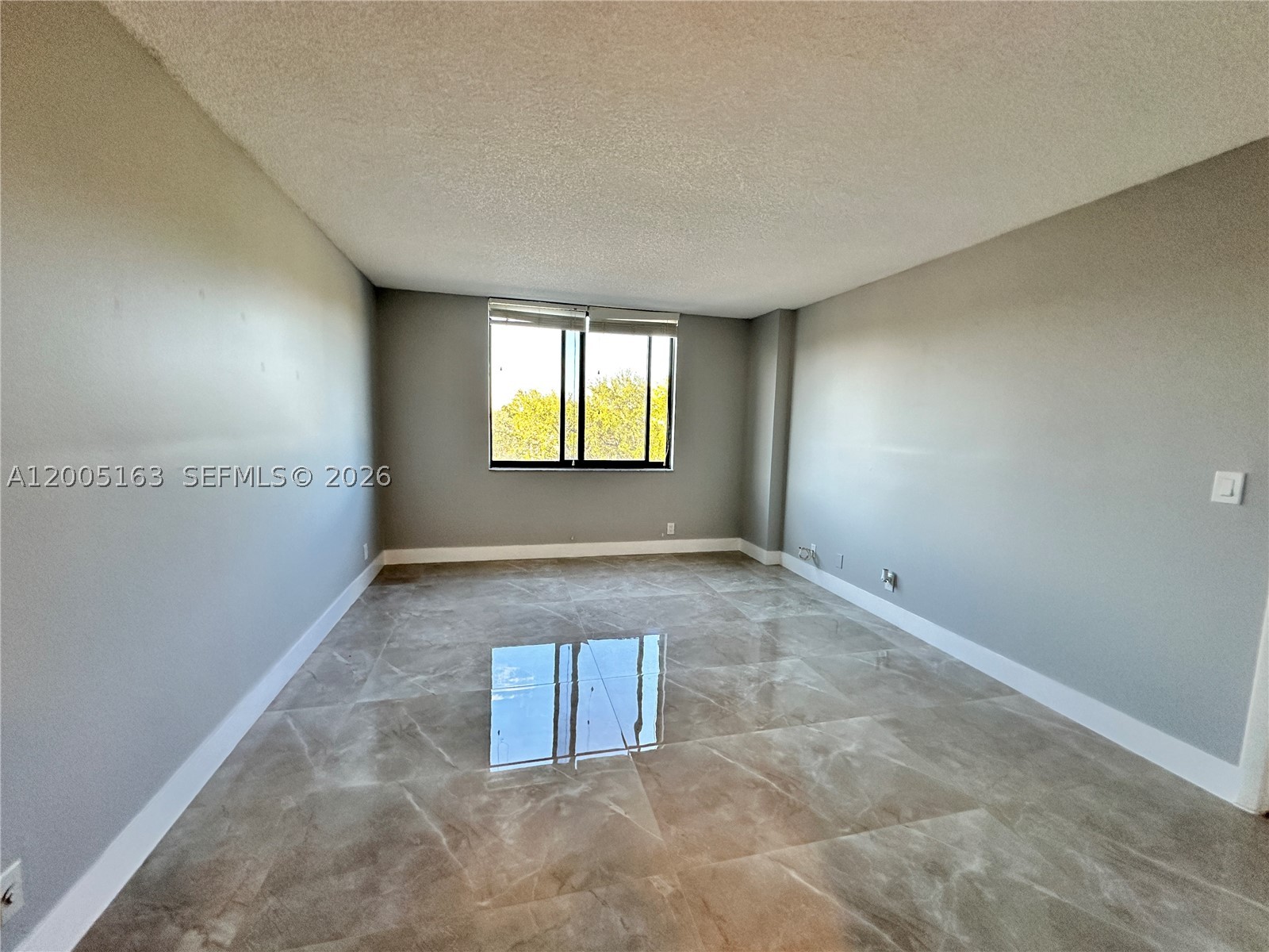 901 Hillcrest Dr 315 — photo