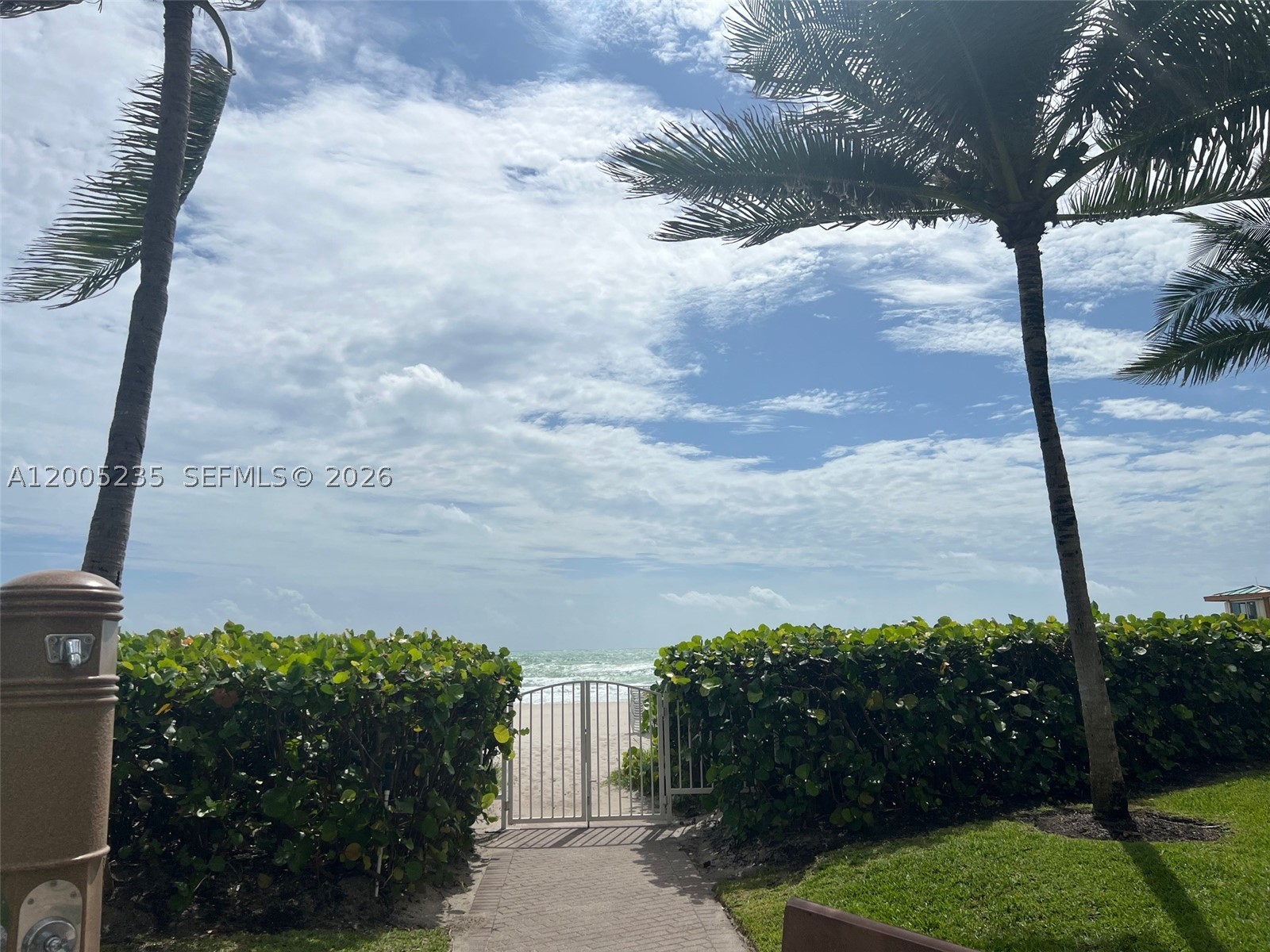 16500 Collins Ave 655 — photo