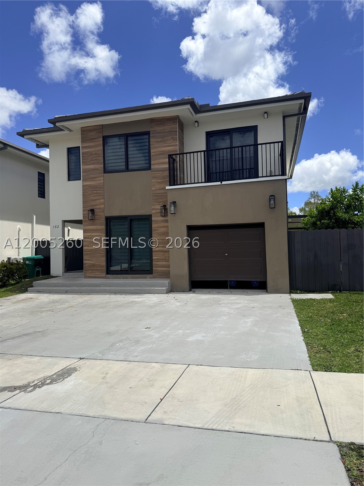 102 NW 10th Pl — photo