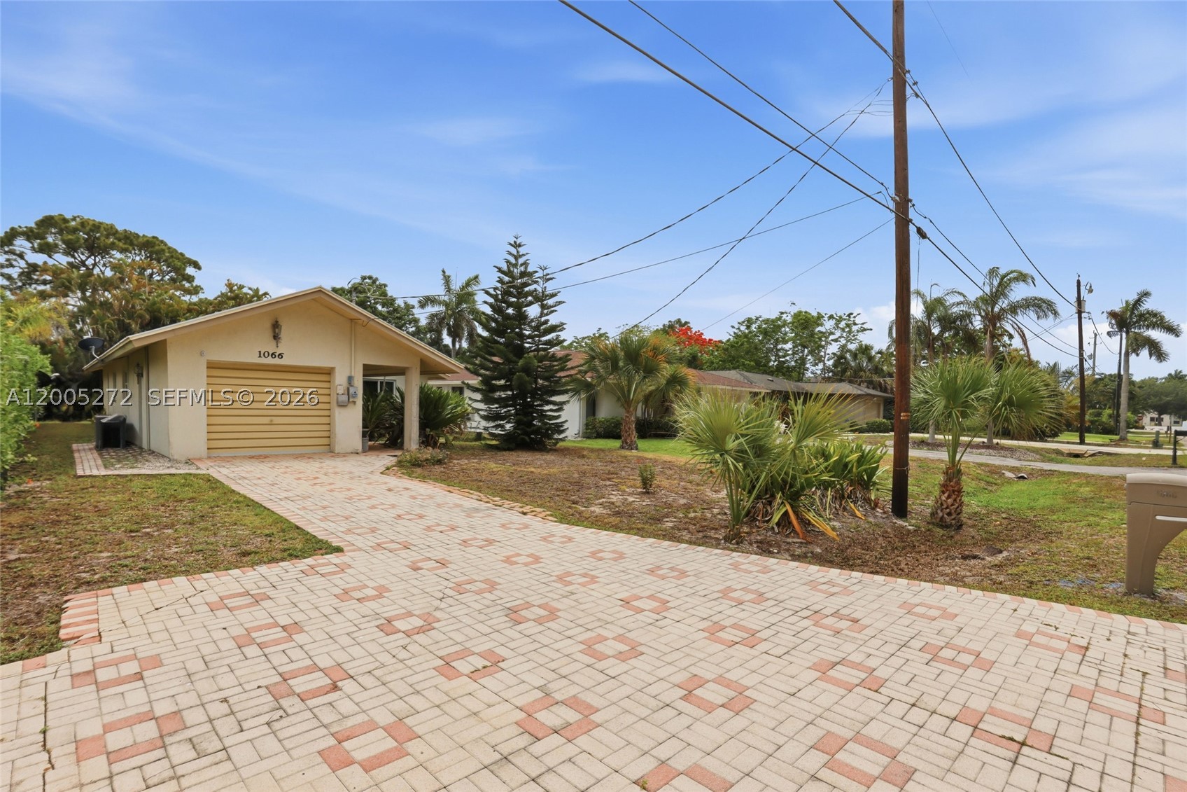 1066 Highlands Dr — photo