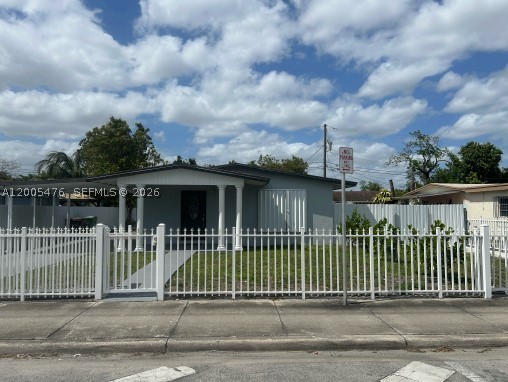 841 Hialeah Dr — photo