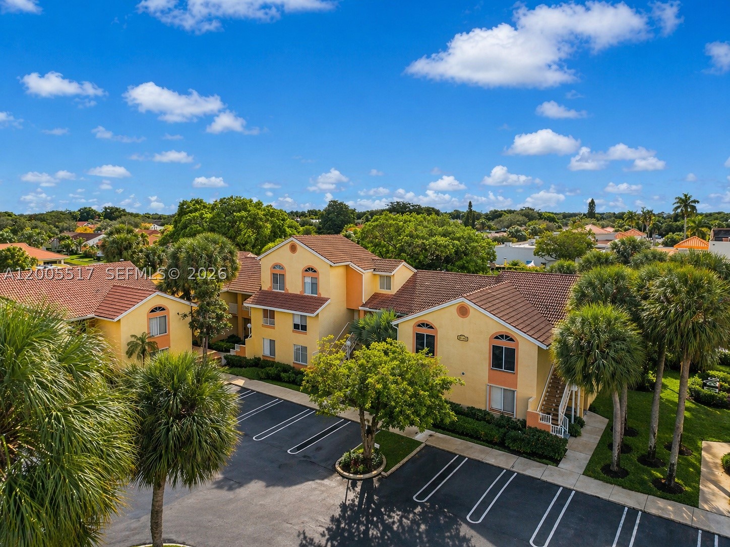 1122 Coral Club Dr 1122 — photo