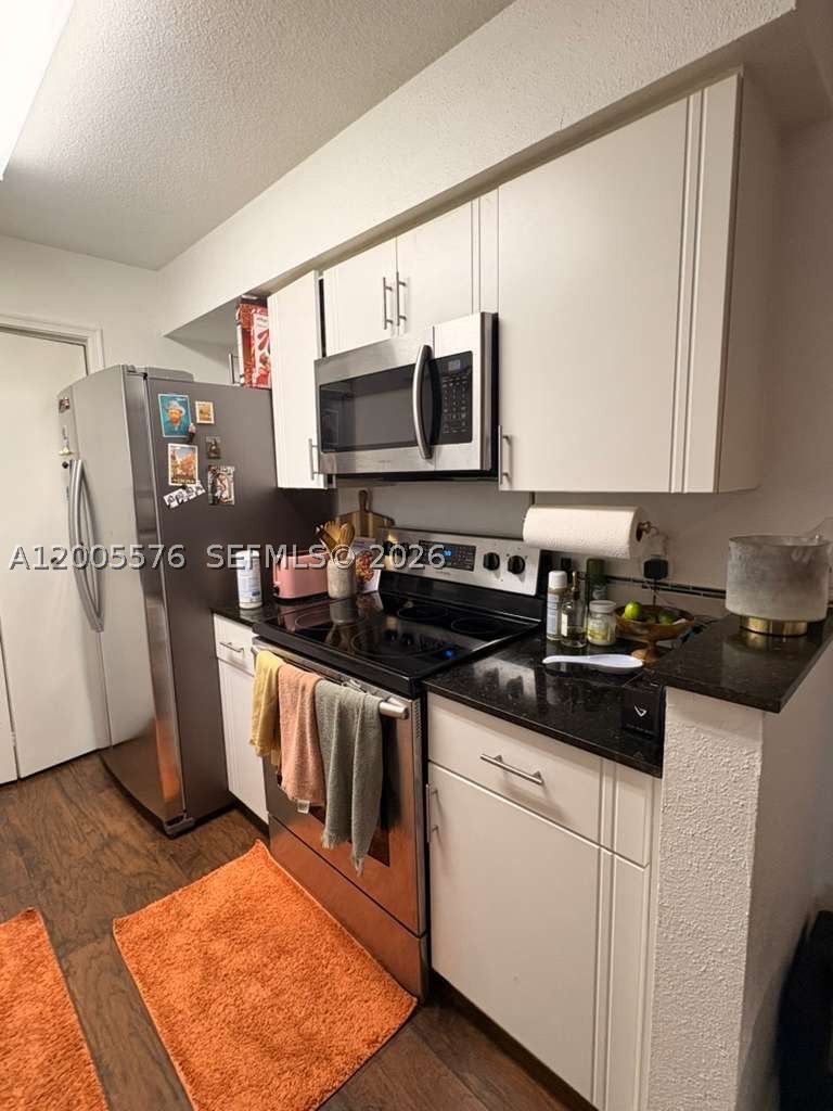 833 Riverside Dr 834 — photo