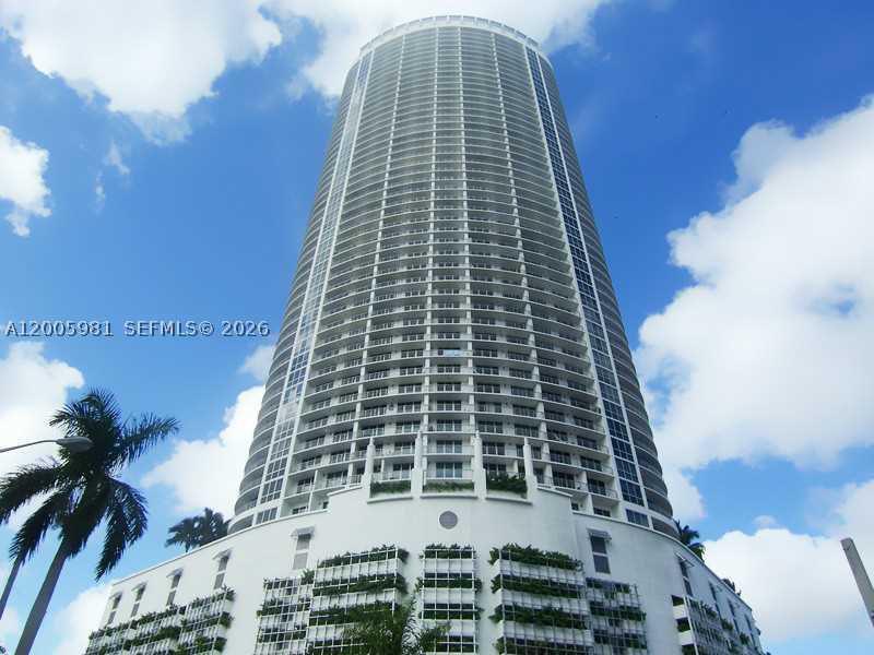 1750 N Bayshore Dr 2909 — photo