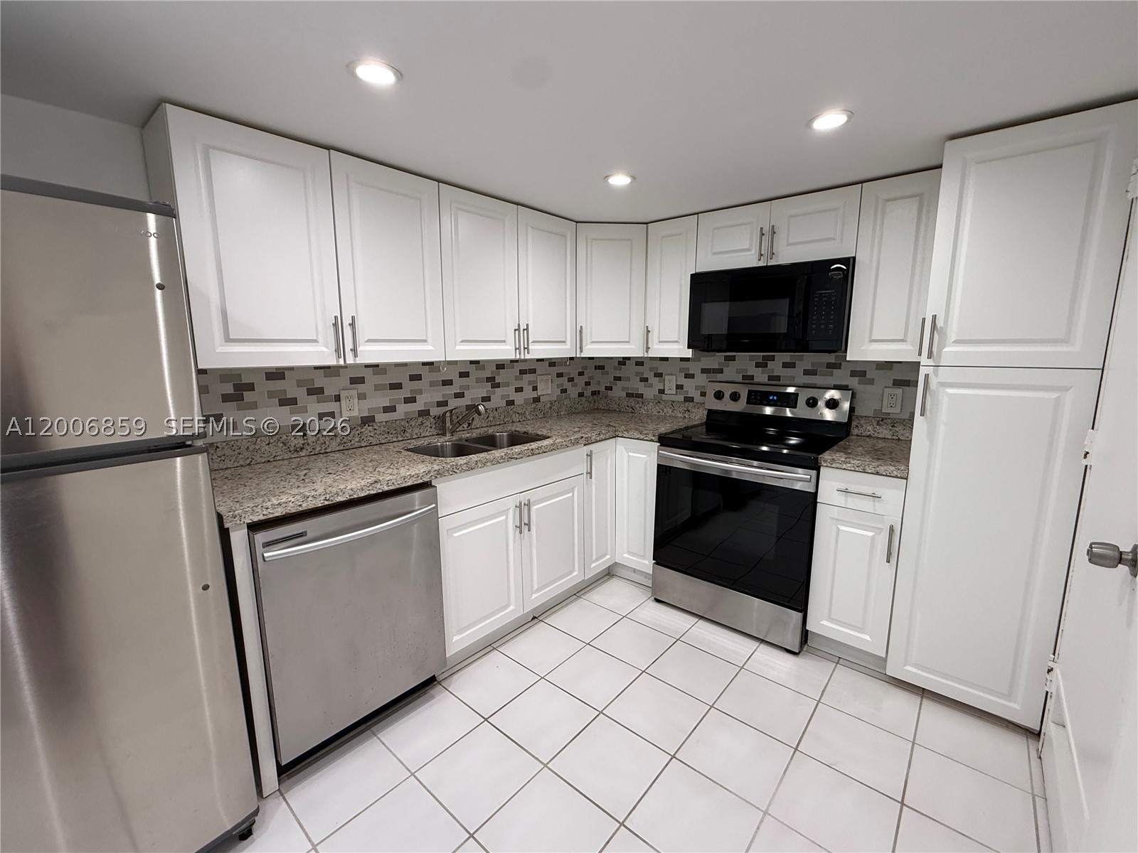400 Kings Point Dr 608 — photo