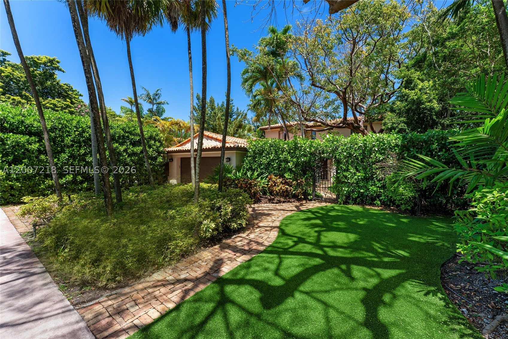 6121 La Gorce Dr — photo