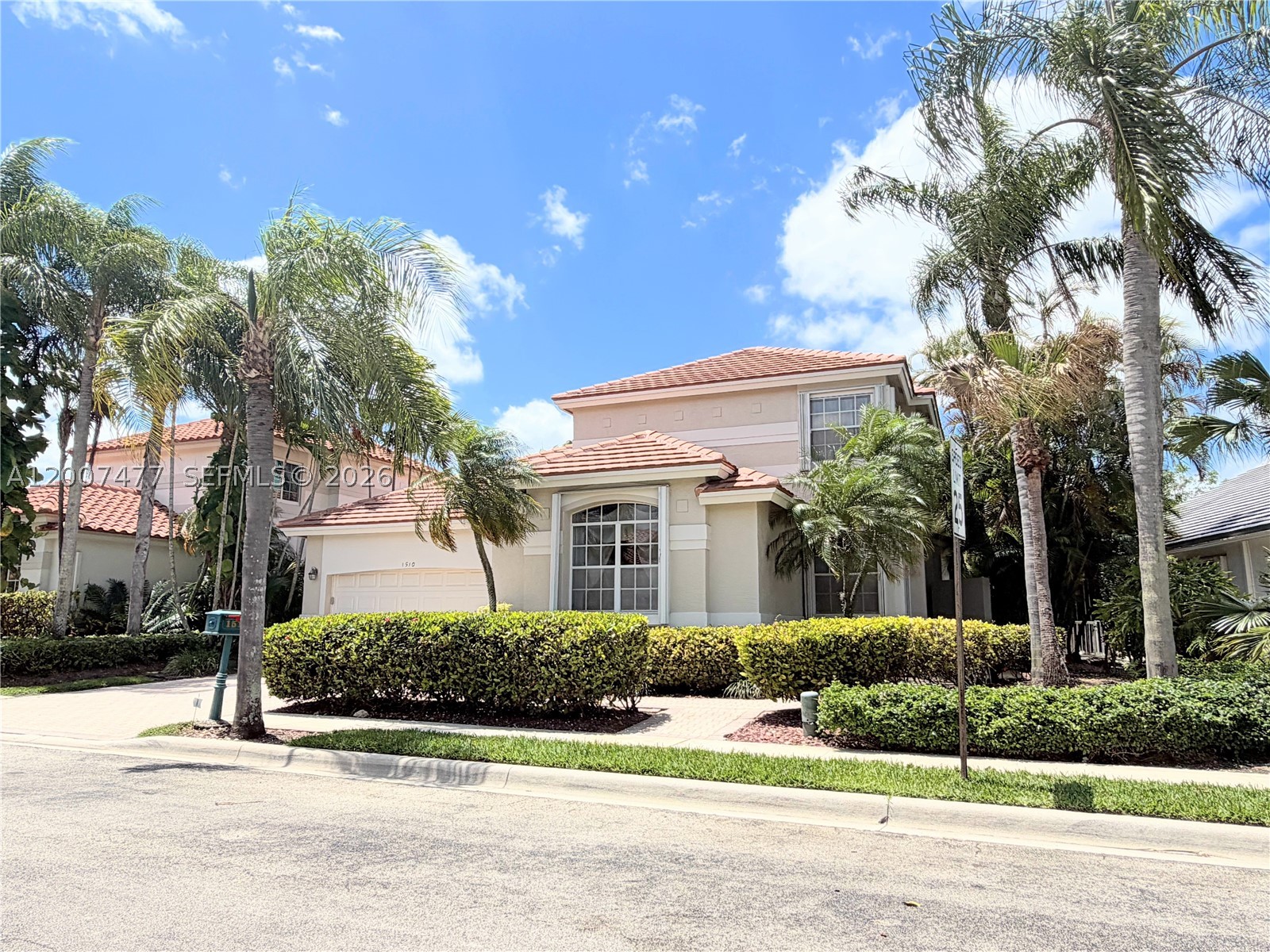 1510 W Lacosta Dr W — photo