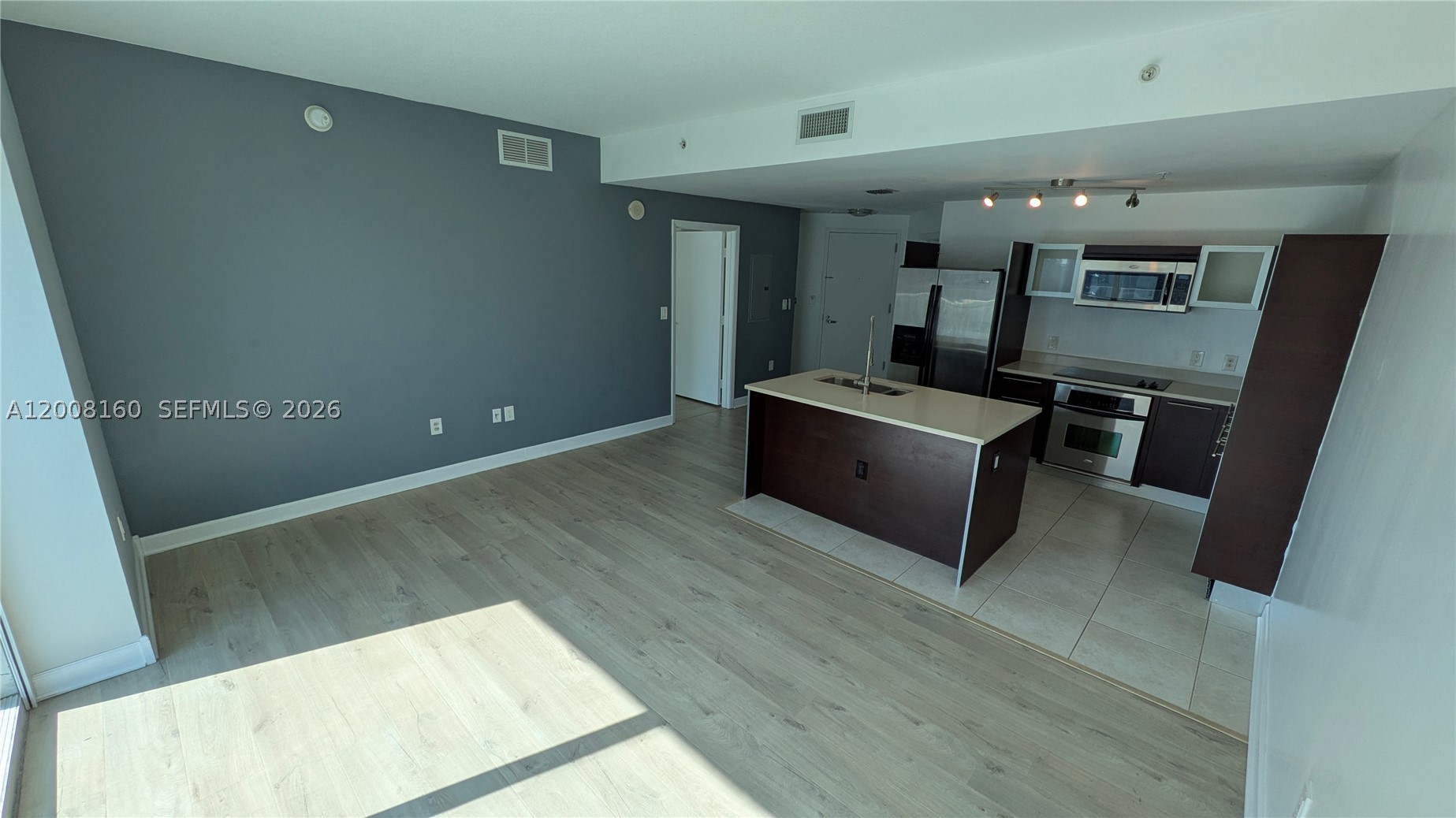 1900 N Bayshore Dr 4007 — photo