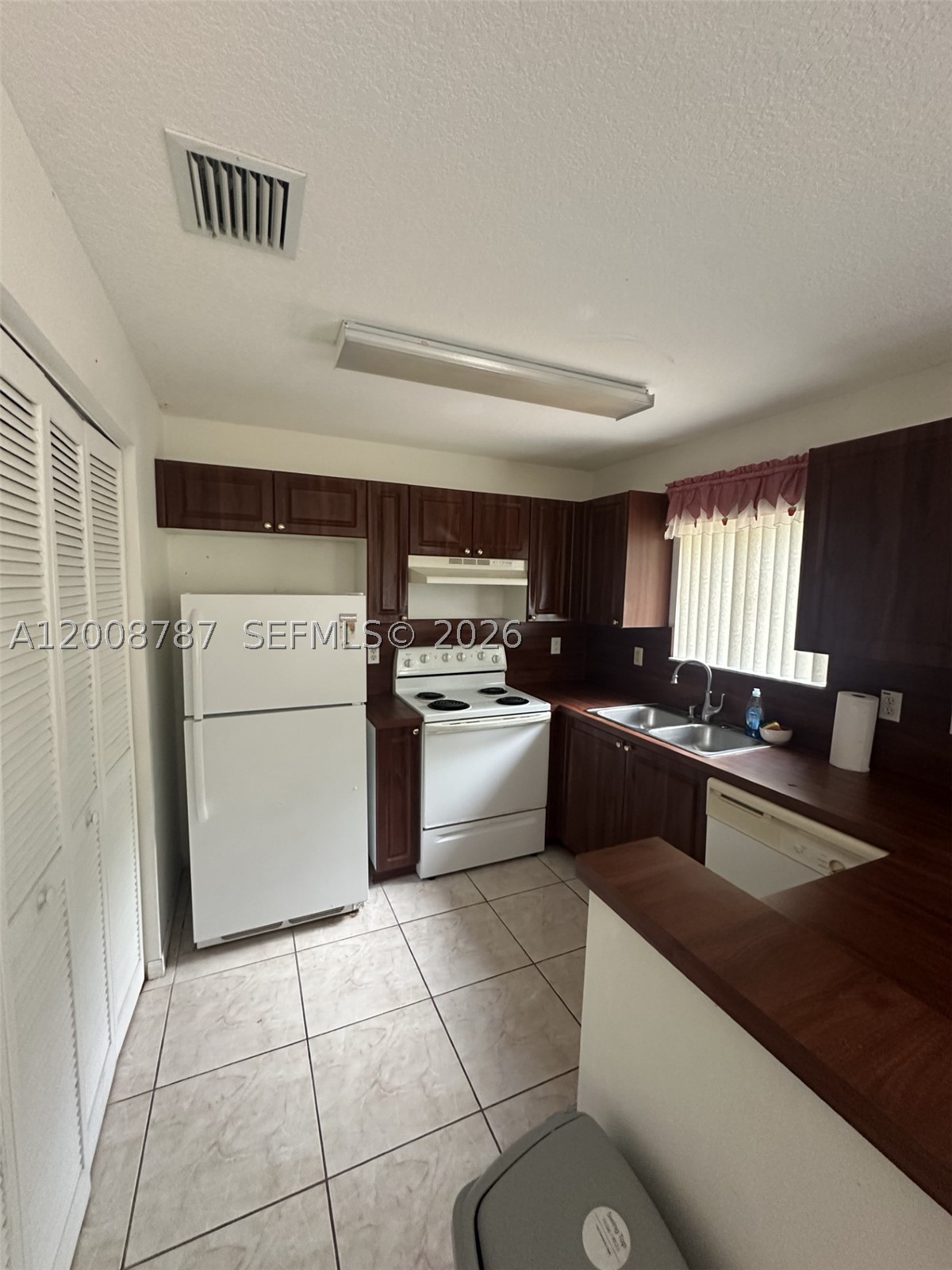 7125 NW 173rd Dr 2401 — photo